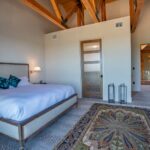 King guest room with ensuite in the Lodge